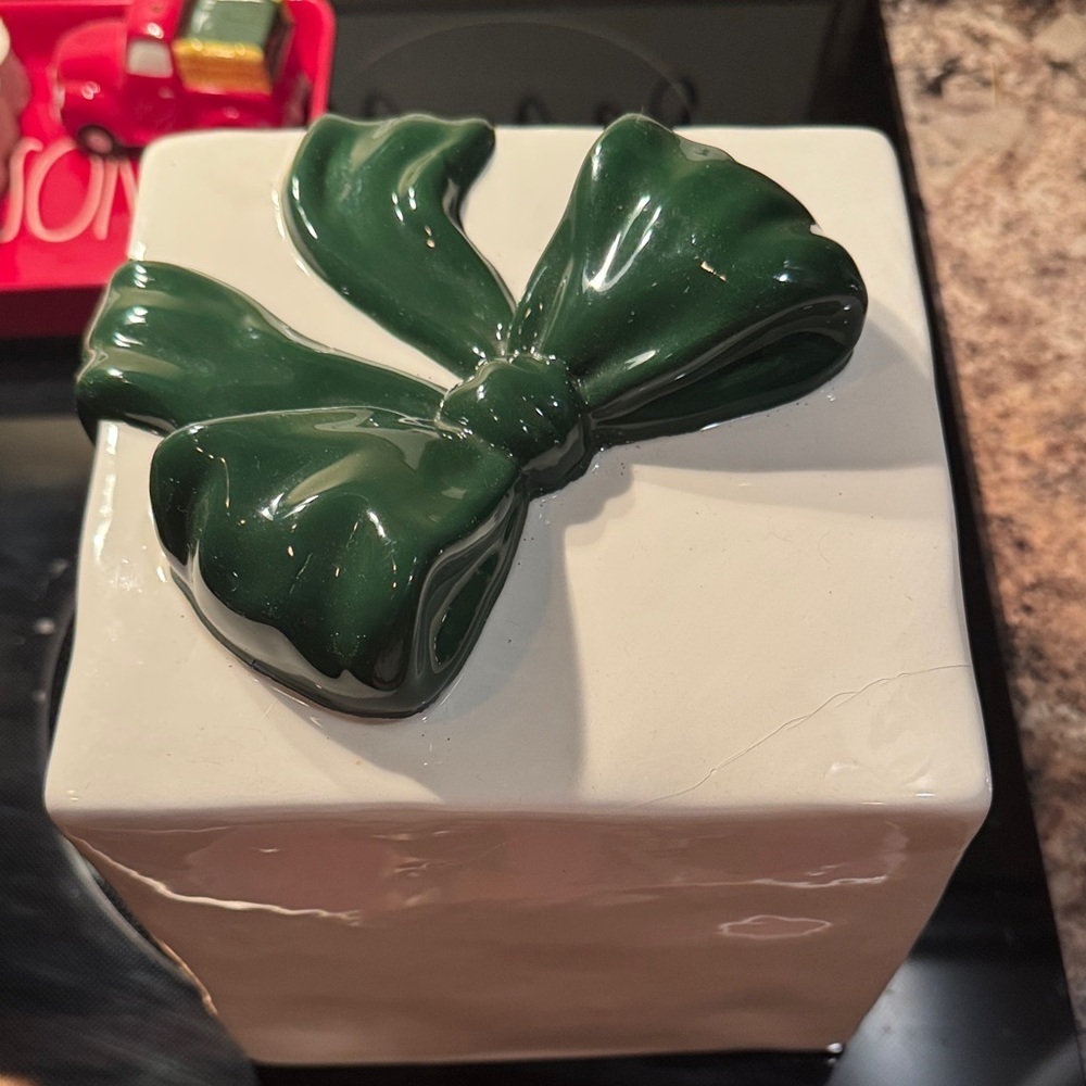 Rae Dunn White and Green 'Merry' Holiday Decor - Picture 3 of 4